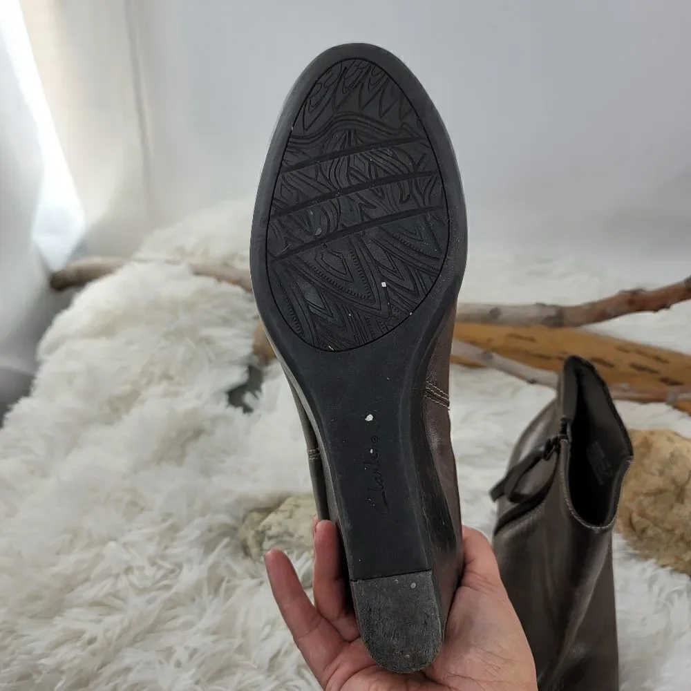 Clarks brown short wedge booties (U) - Picture 6 of 12